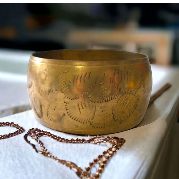 Vintage Etched Brass Bangle Bracelet Engraved Estate Bronze Patina Chunky Boho. - Picture 15 of 16